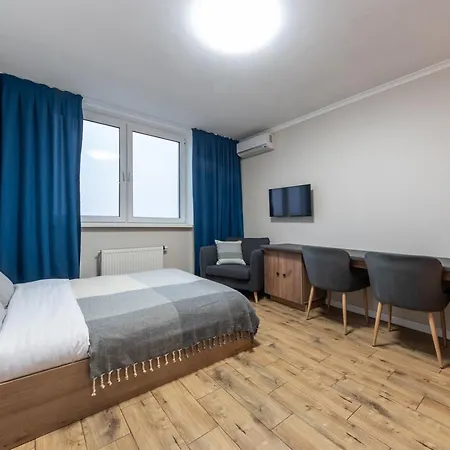 N.A.N Apartments On Krushelnytska Kyiv Exterior photo